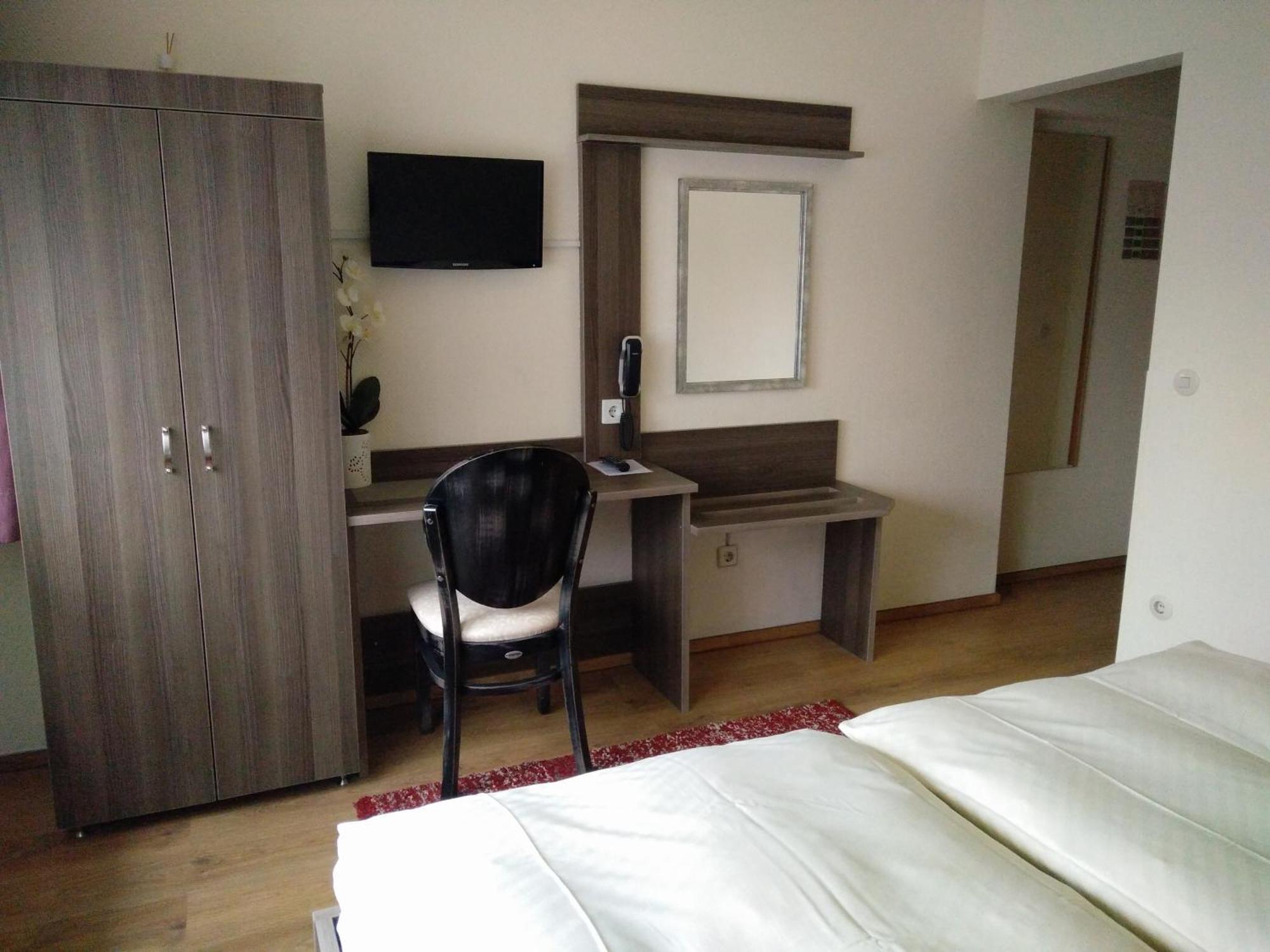 Hotel Alfa นอยอีเซินบวร์ก ภายนอก รูปภาพ
