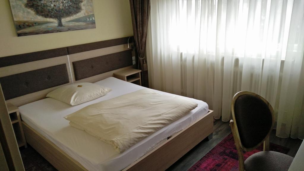 Hotel Alfa นอยอีเซินบวร์ก ห้อง รูปภาพ